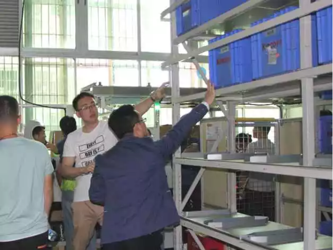 ���ֻ�, �������ֻ�����, AGV, ���ֻ������������, ��������ϵͳ